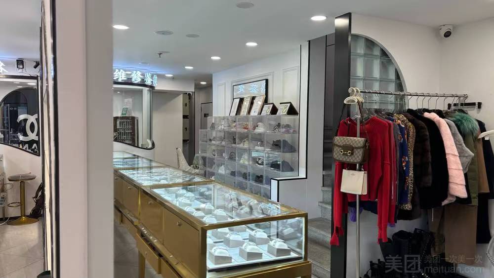 岳豪奢品店铺展示3