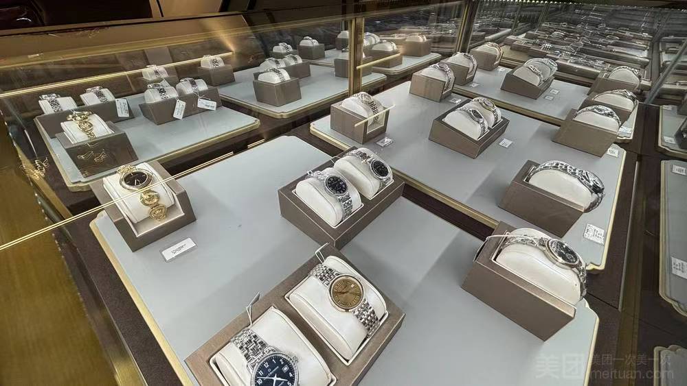 岳豪奢品店铺展示5
