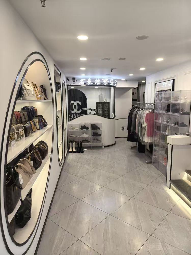 岳豪奢品店铺展示7